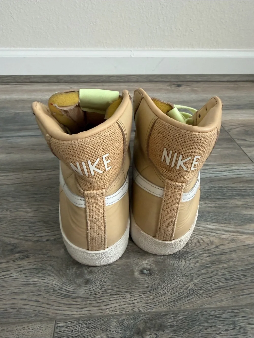 Nike Women's size 7.5 Nike Blazer Mid '77 